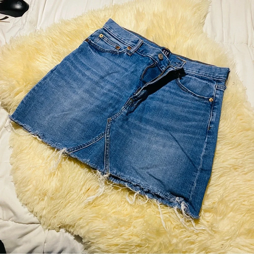 GAP A-Line Denim Skirt in Classic Blue frayed 30 jean mini